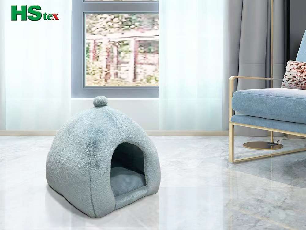 Padded Faux Fur Pet House with One Entrance